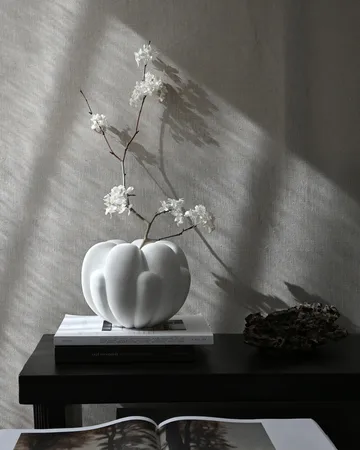 Bloom vase small 22.5x24 cm - Bone white - 101 Copenhagen