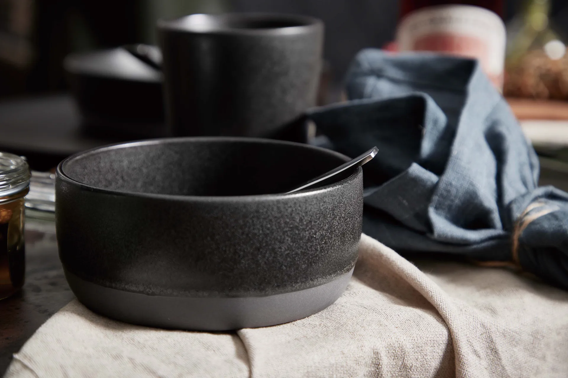 Raw bowl Ø13.5 cm, Titanium black Aida