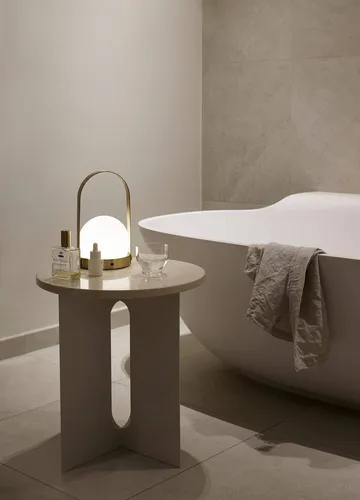 Androgyne side table - Calacatta Viola marble-black steel, Ø42 cm - Audo Copenhagen