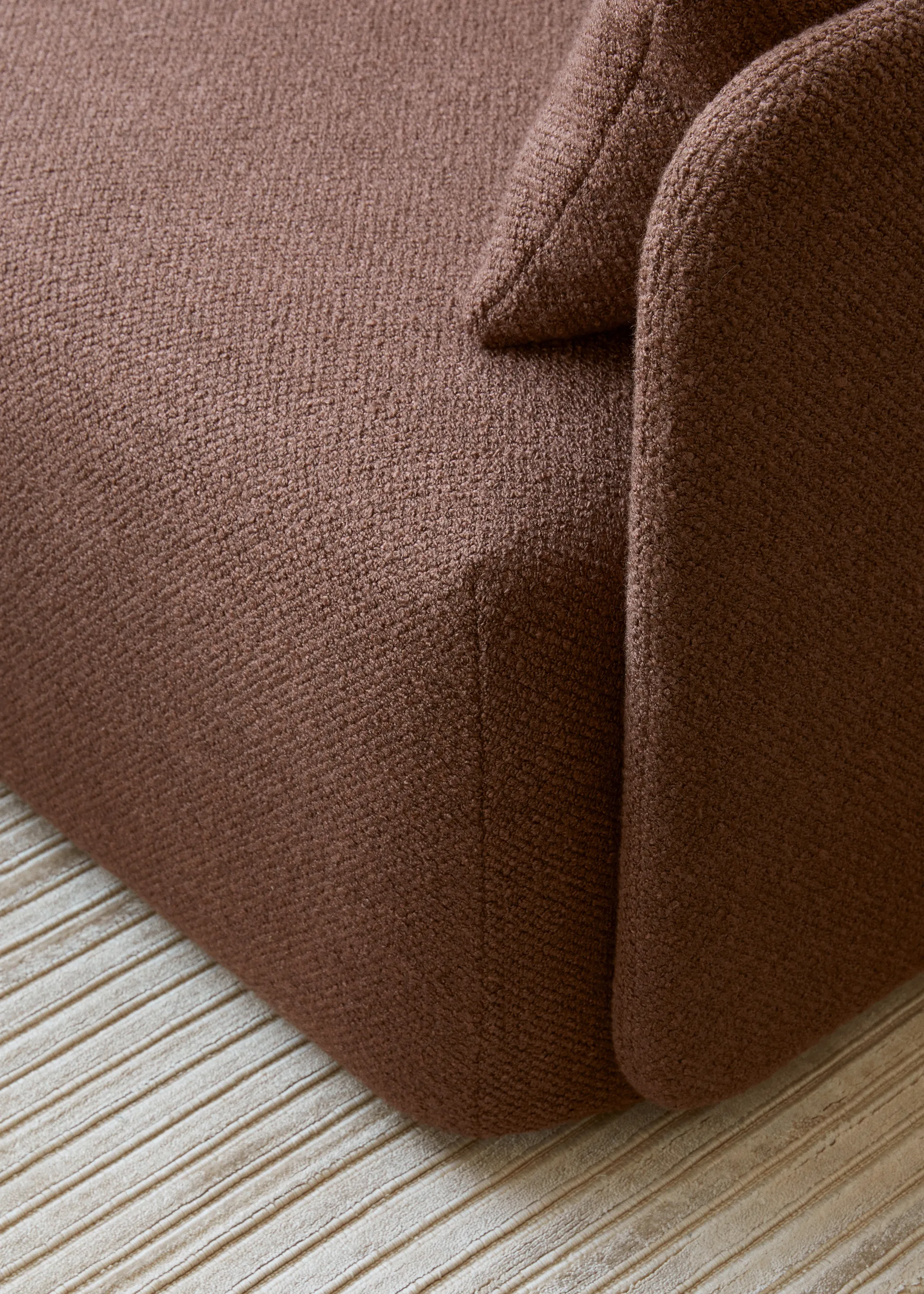 Offset sofa 2-seats, Audo Bouclé 08 Bordeaux Audo Copenhagen