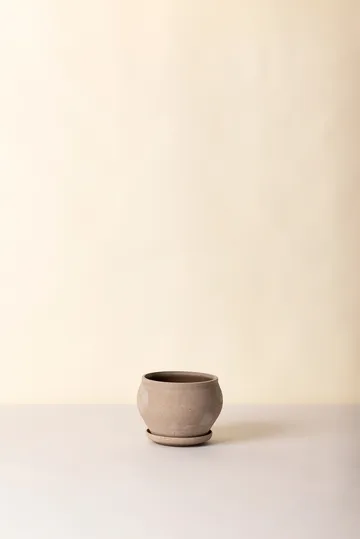 Delphi pot with saucer, 2 pieces - Grey, Ø24 cm, low - Bergs Potter