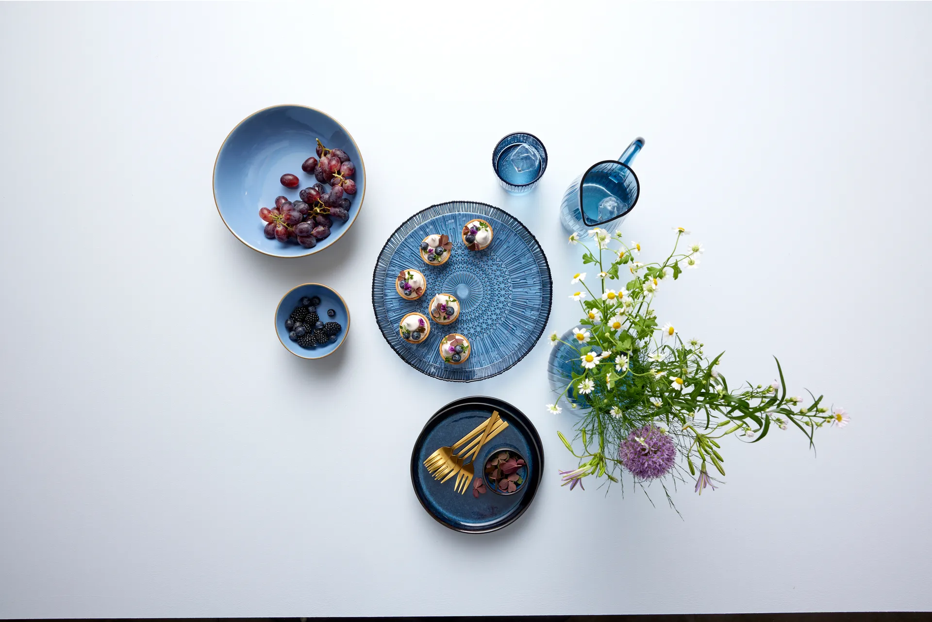 Kusintha serving dish round Ø30 cm, Blue Bitz