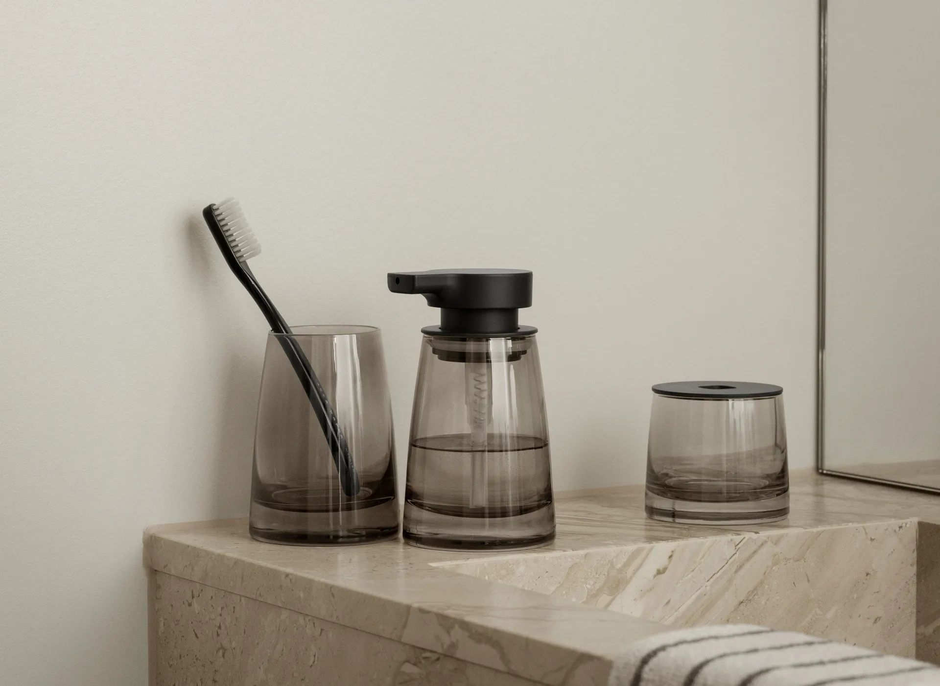 Ava soap dispenser 25 cl, Black blomus
