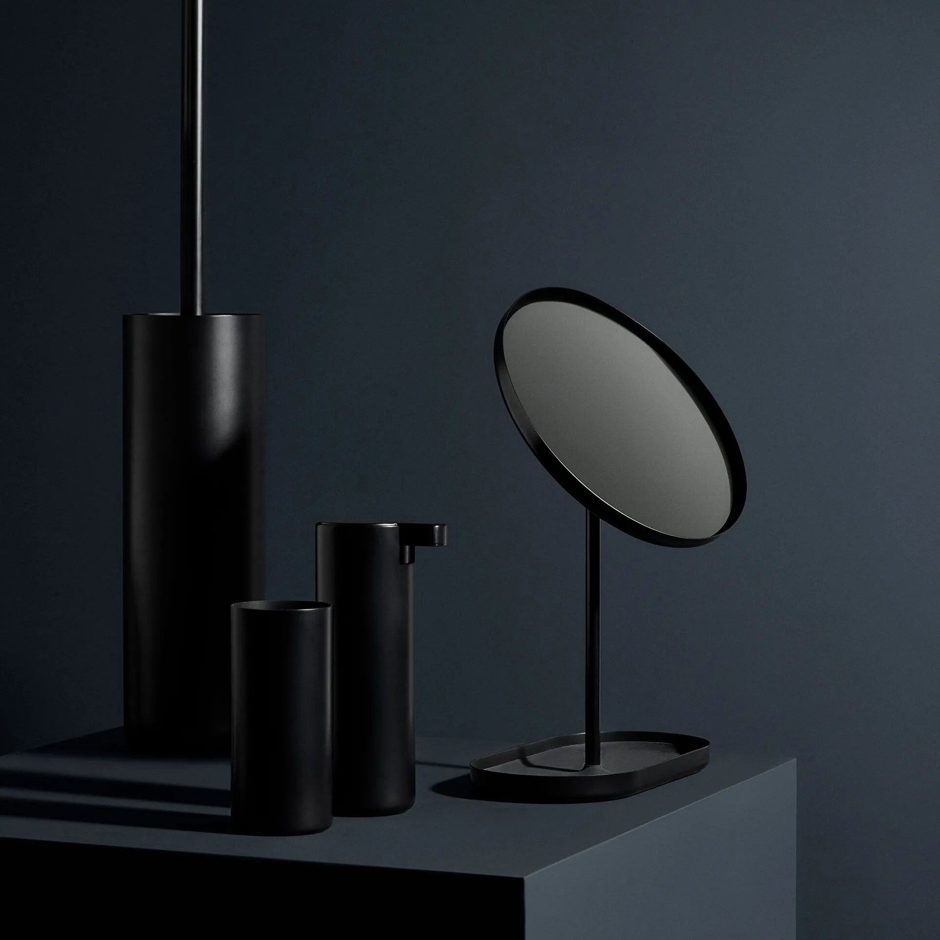 Modo make-up mirror, Black blomus