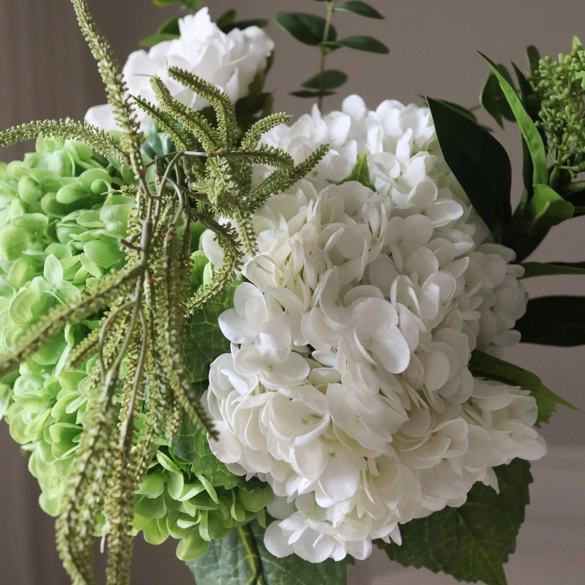 Smashed Avocado artificial bouquet, Hydrangea-peony-amaranth-skimmia berries-eucalyptus 12 pcs Botané