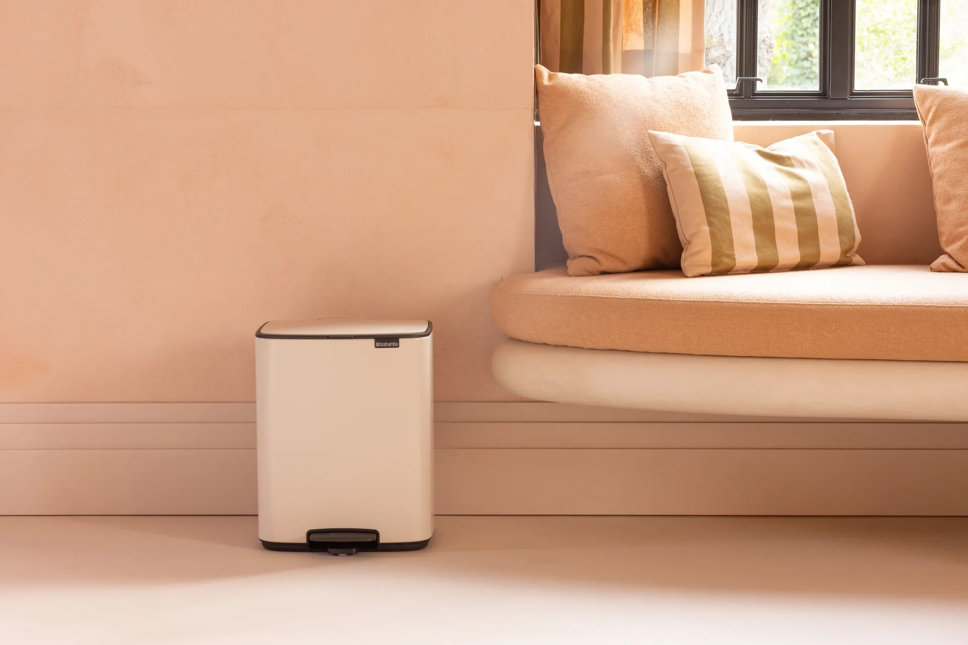 Bo pedal bin 12 L, Soft Beige Brabantia