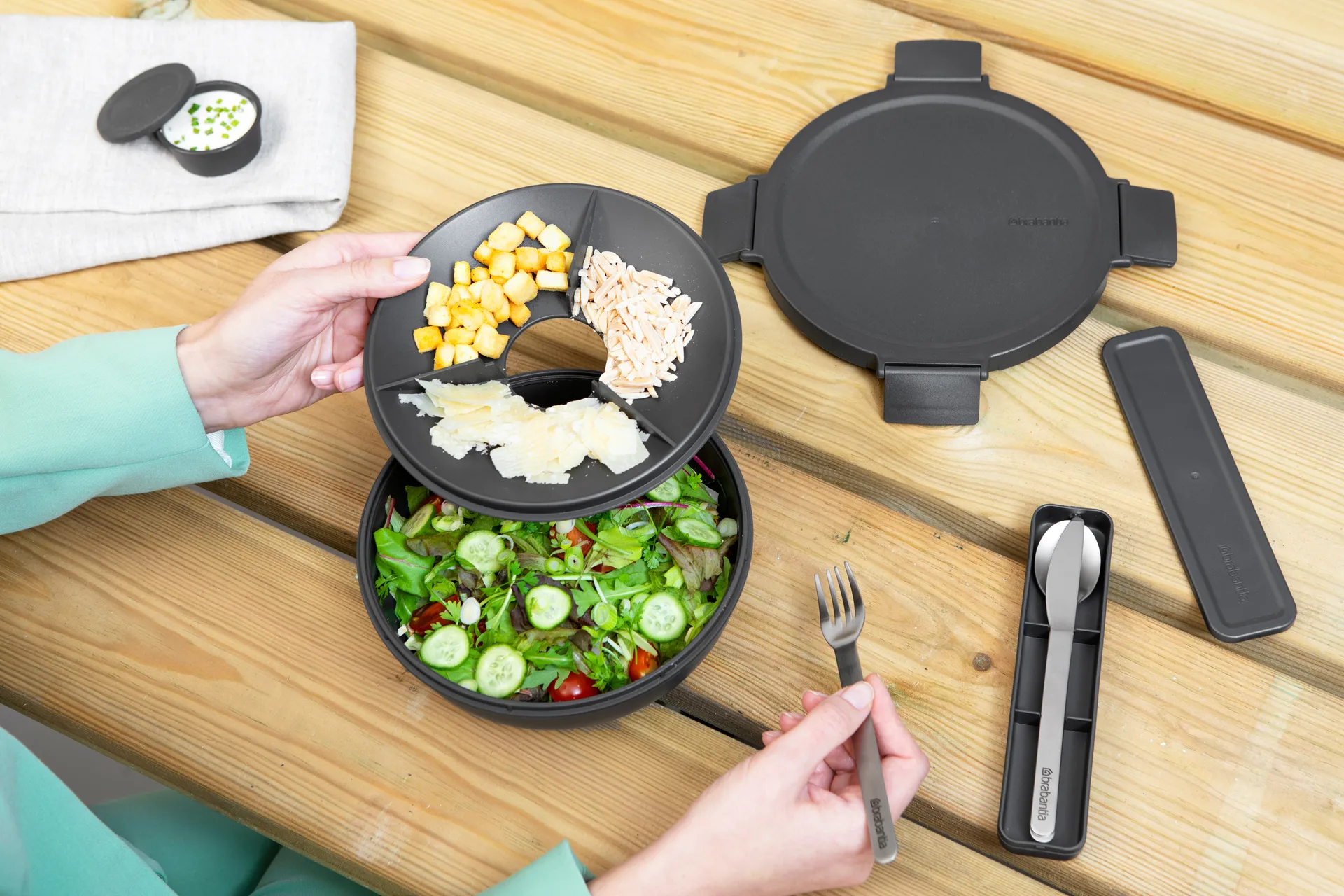 Make & Take sallad bowl. 1.3 L, Dark grey Brabantia