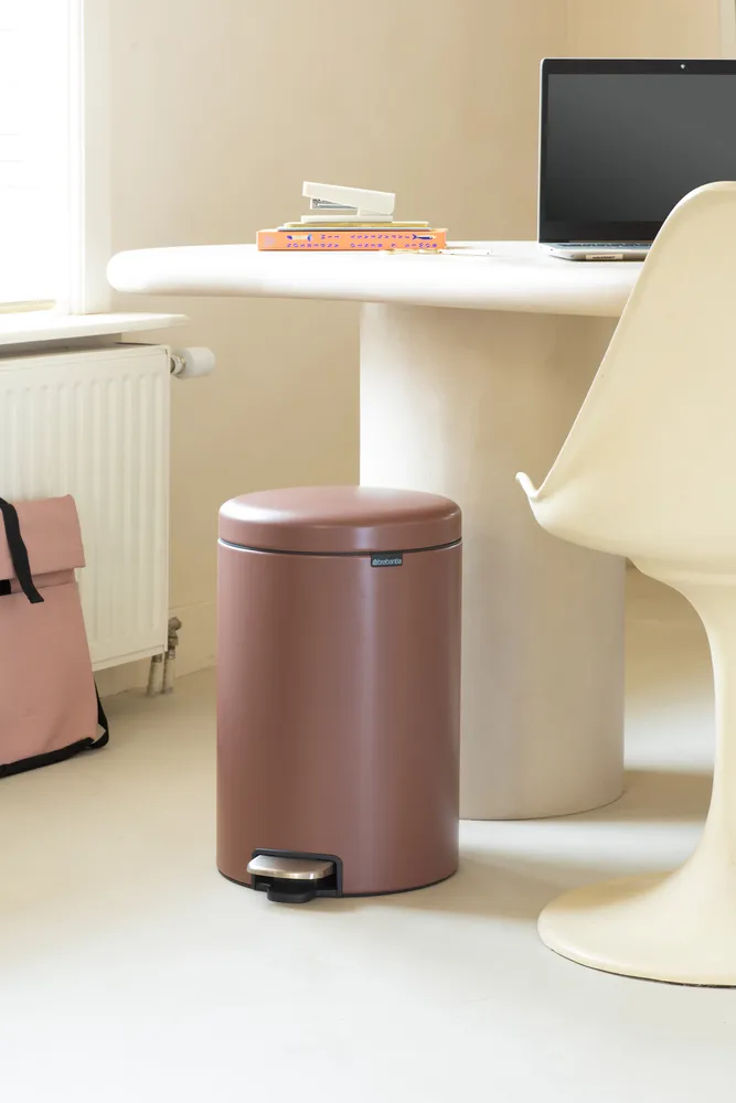 New Icon pedal bin 20 liter, Satin taupe Brabantia