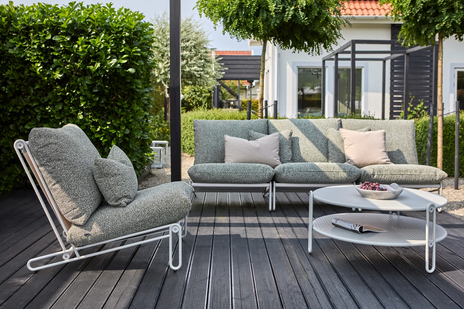 Blixt lounge chair, Black-sky grey Brafab