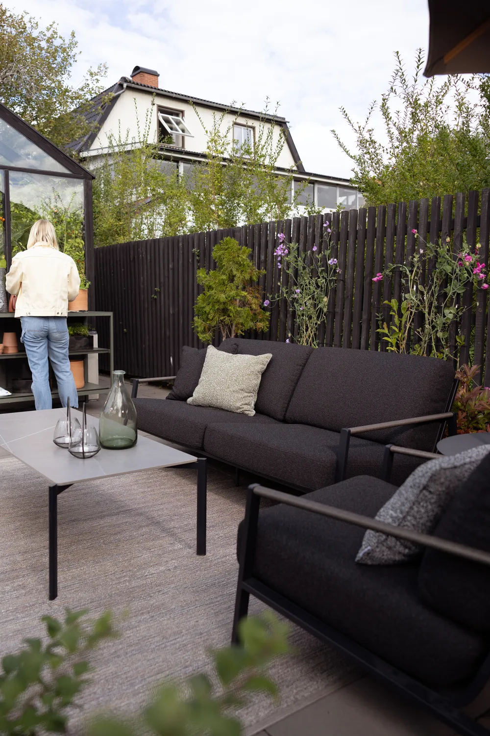 Lyra armchair, Black-teddy black Brafab