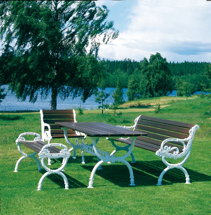 Byarum table 142x72 cm, White lacquered pine, black stand Byarums bruk