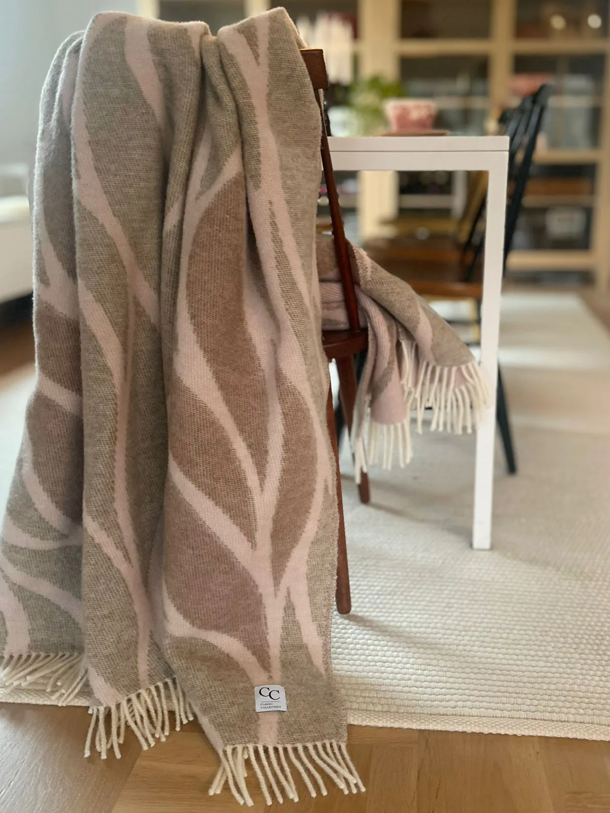 Folia throw 130x180 cm, Pink Classic Collection