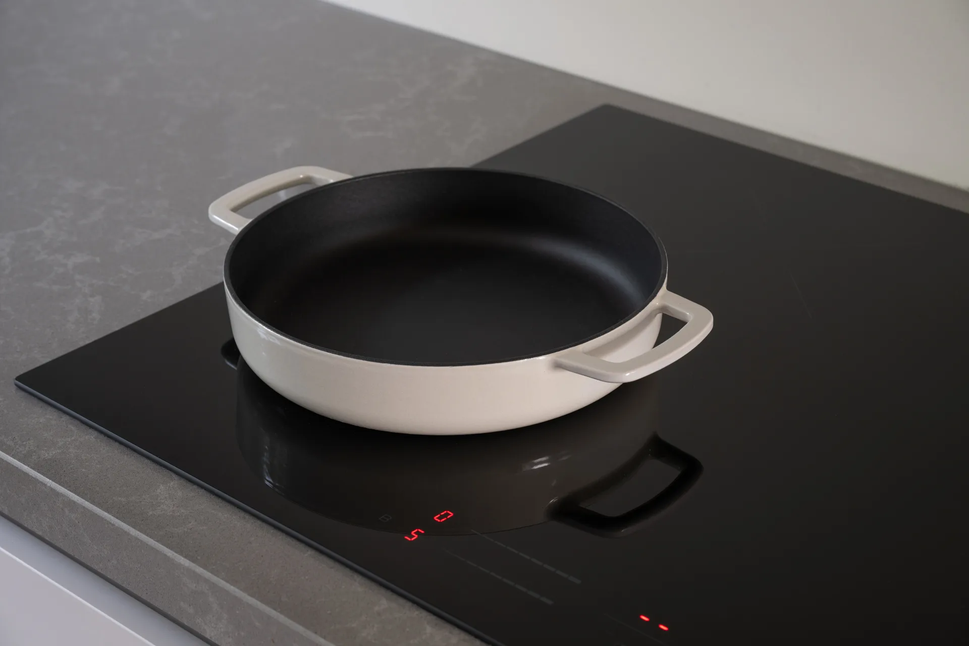 Combekk Enameled cast iron frying pan Ø24 cm, Sand Combekk