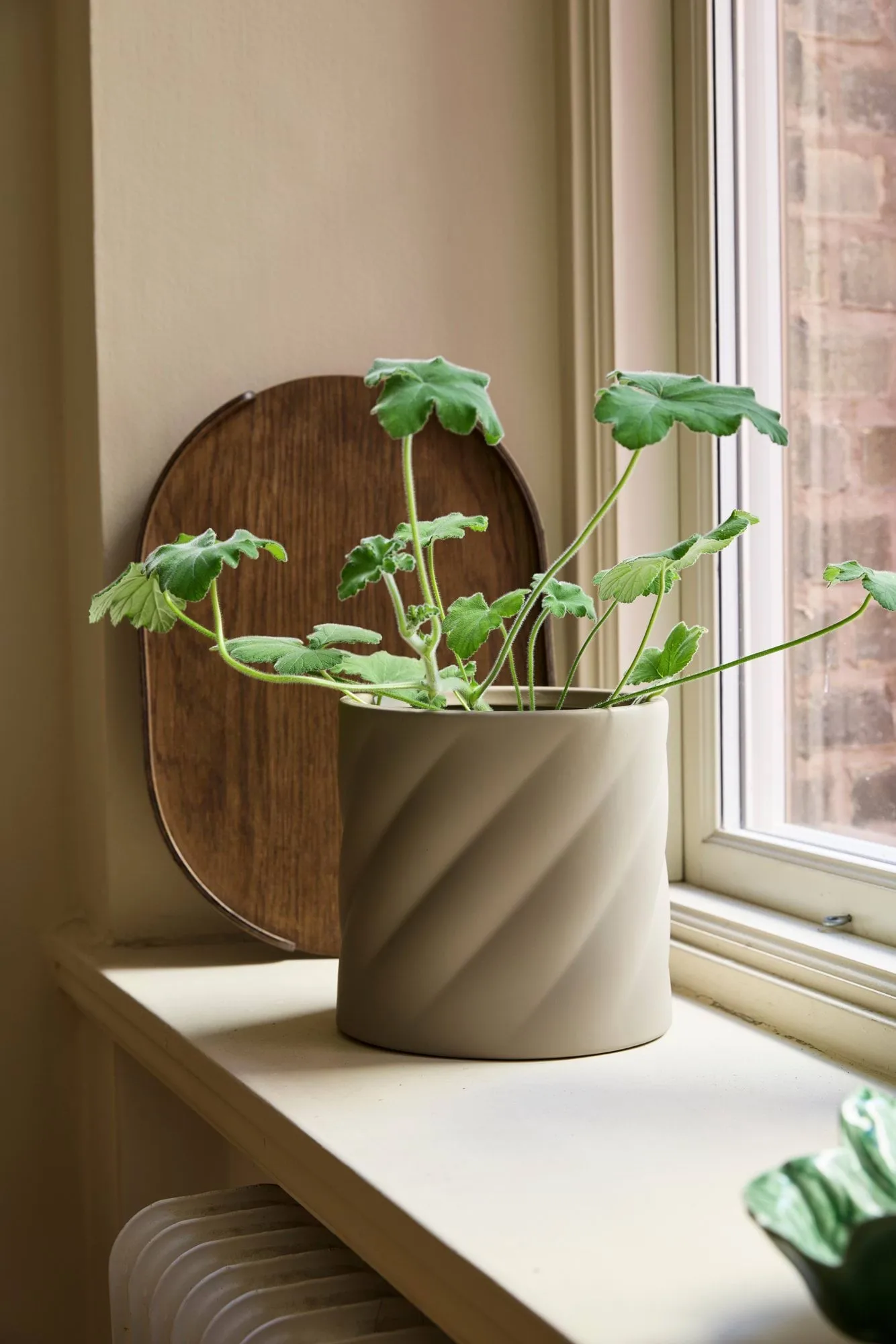 Twist plant pot, Sand, medium Ø19 cm Cooee Design