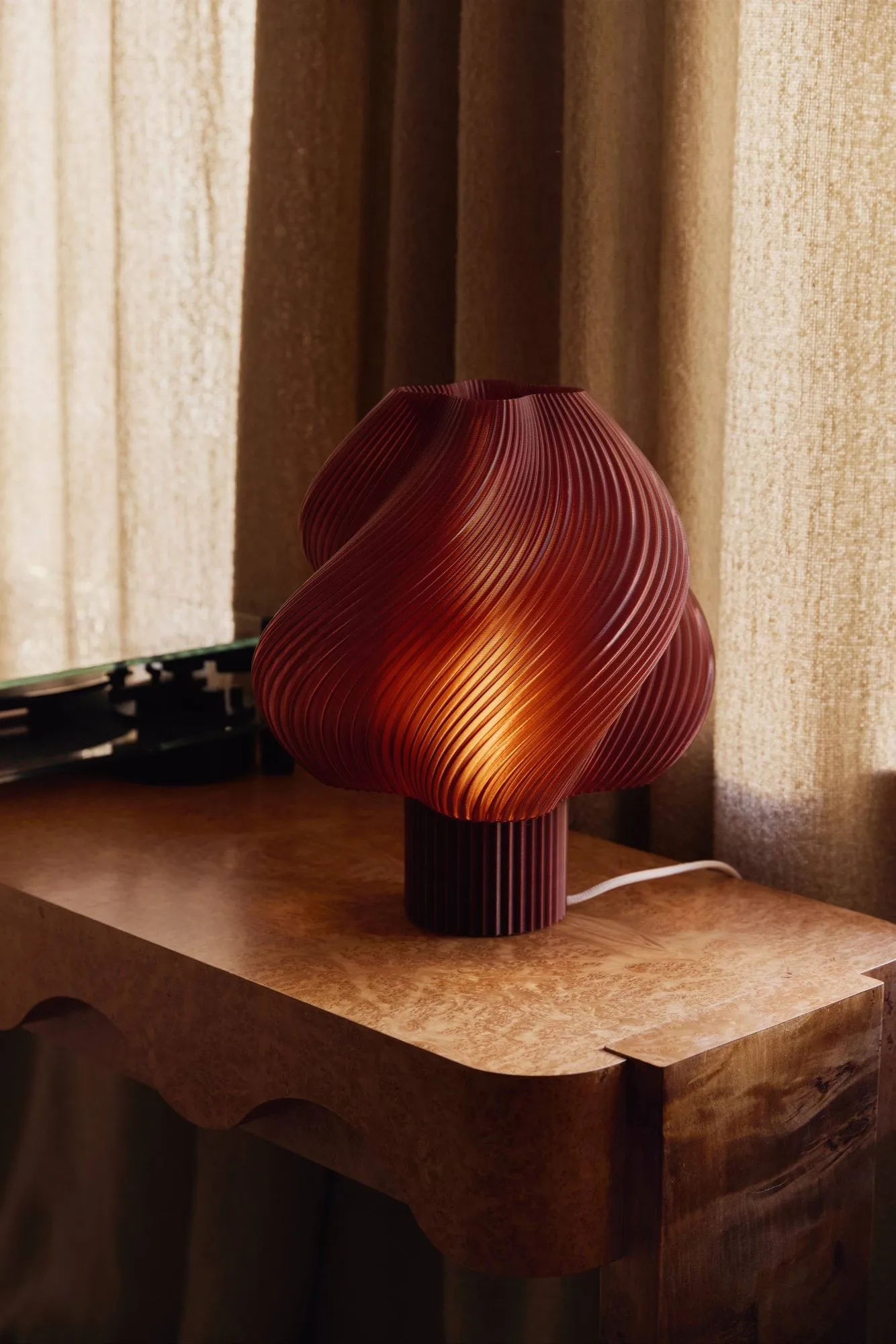 Soft Serve table lamp, Cherry, Grande, 34 cm Crème Atelier