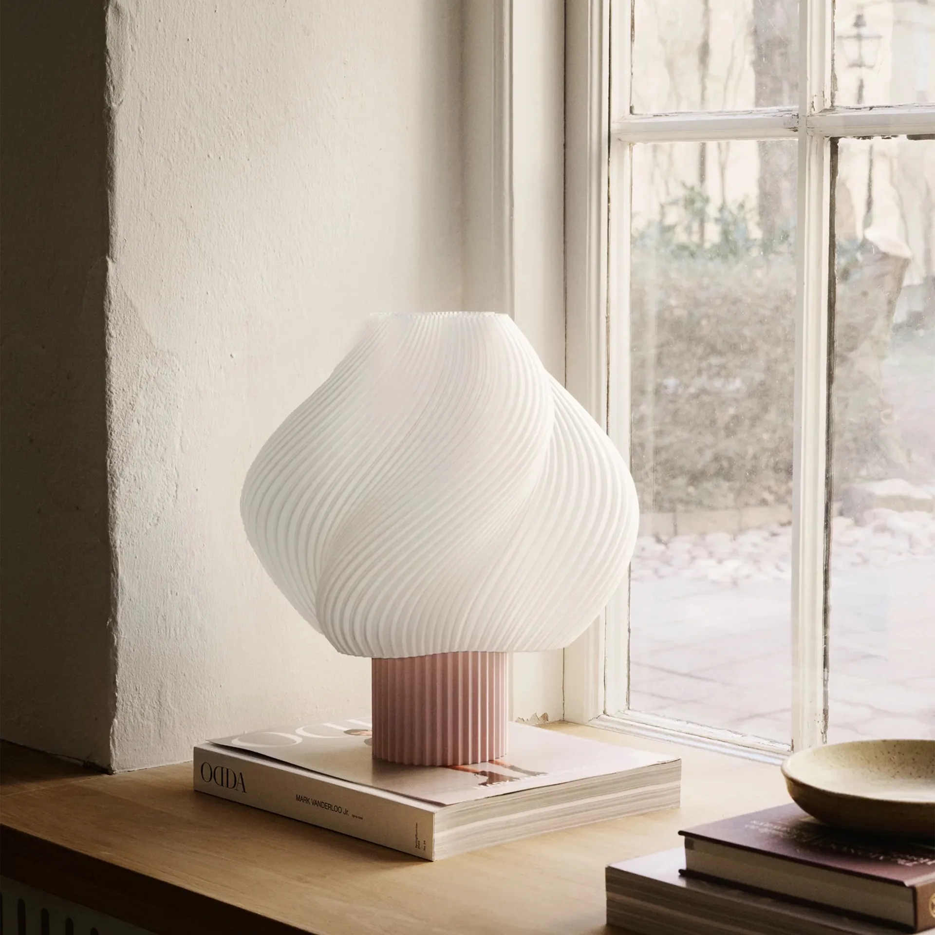 Soft Serve table lamp, Wild strawberry, Grande, 34 cm Crème Atelier