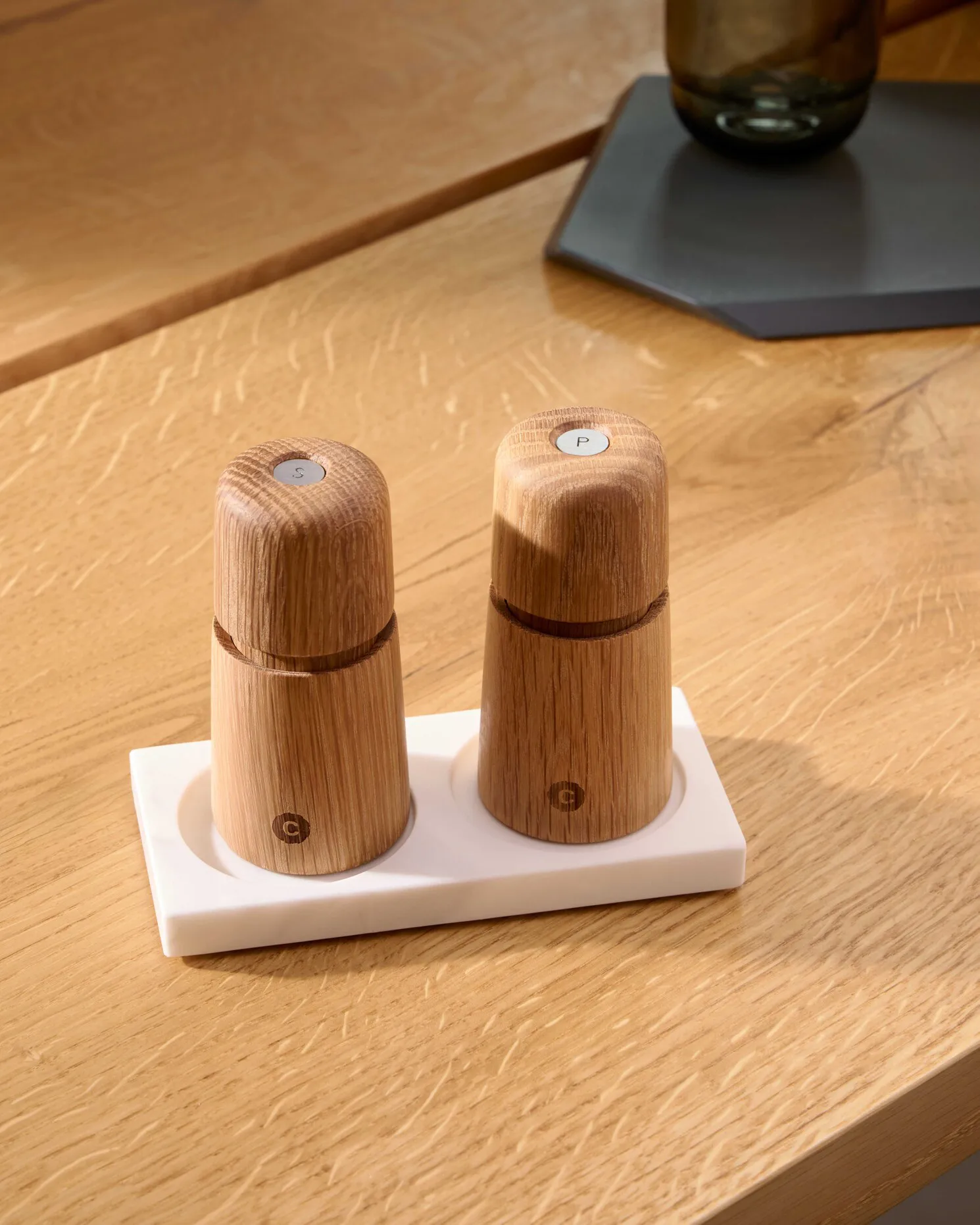 Tabletopper spice grinder stand, White marble Crushgrind