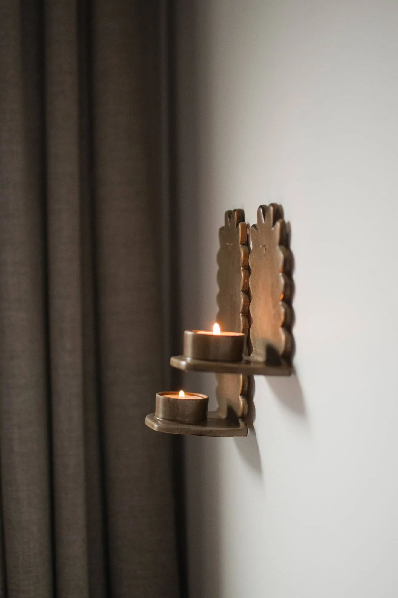 Flowery wall candle holder, Beige DBKD