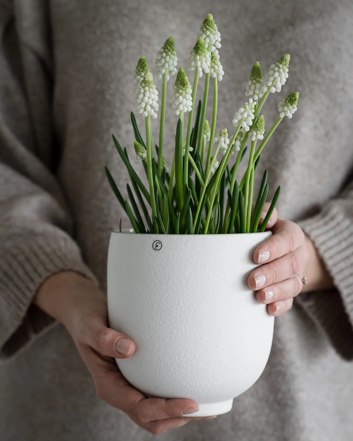 Ernst flower pot on foot natural white, H15 cm Ø14 cm ERNST