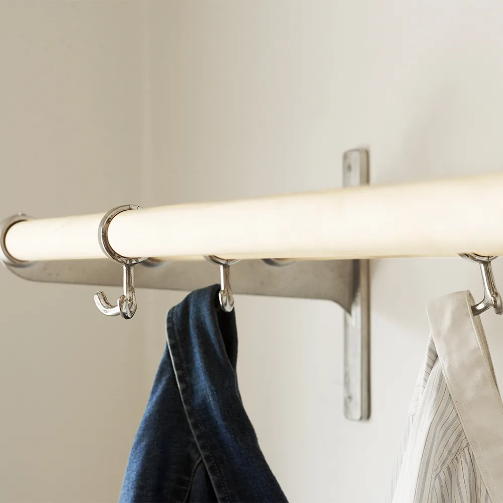 Nostalgi Hook rack, Walnut, white stand Essem Design