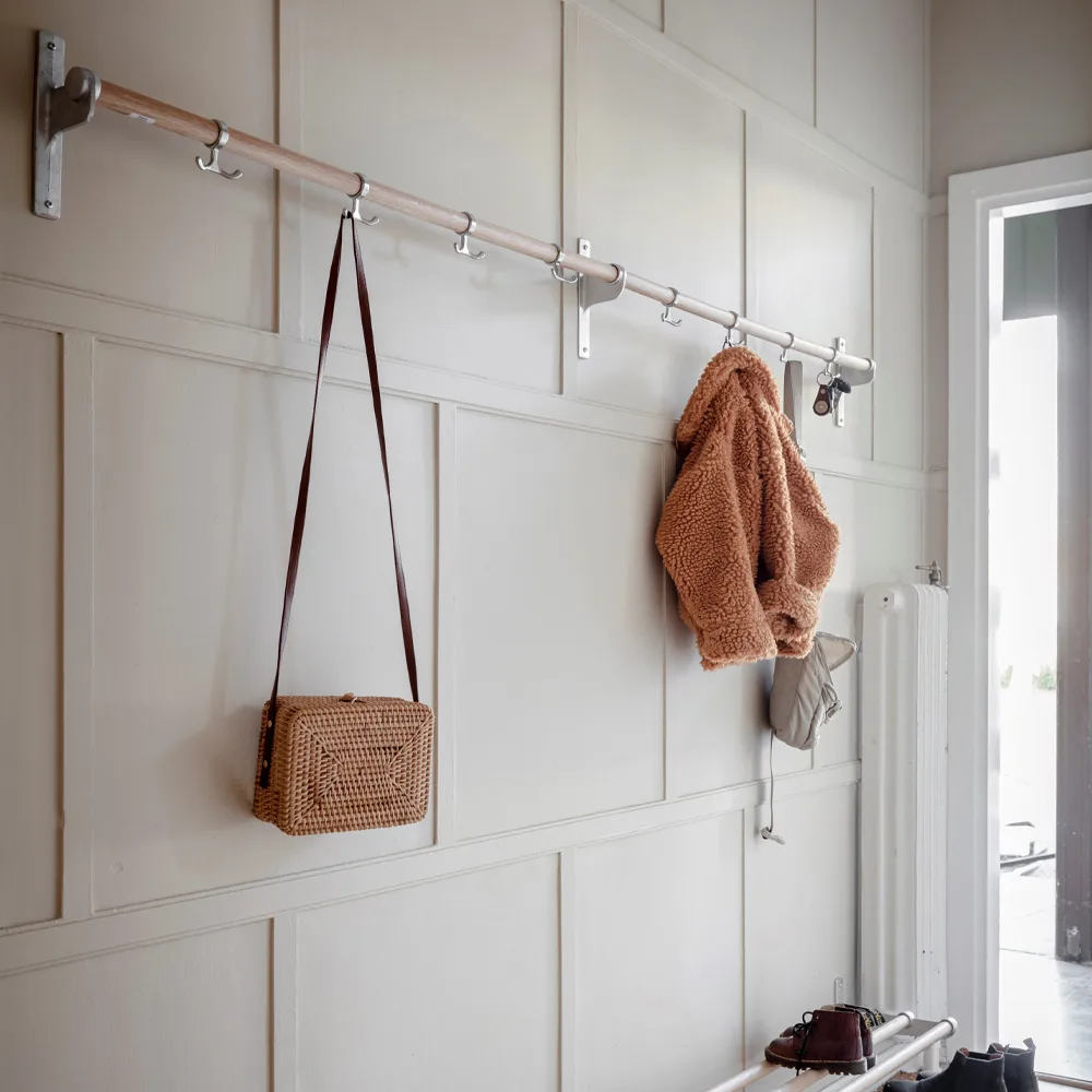 Nostalgi Hook rack, Walnut, white stand Essem Design