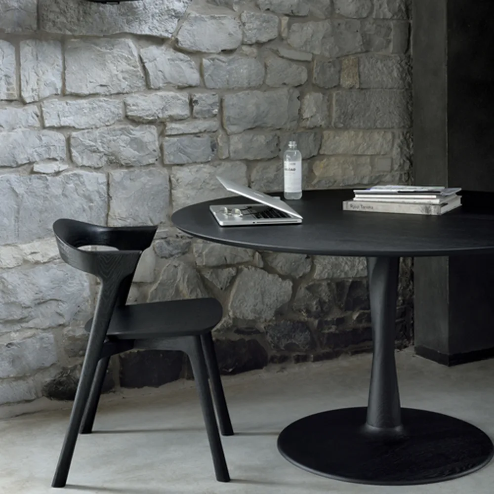 Torsion dining table, White-pigmented hardwax-oiled oak, Ø90 cm Ethnicraft