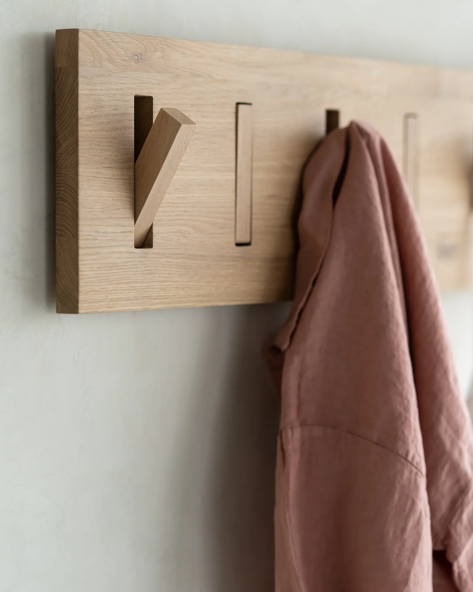 Utilitile wall hanger clothes hanger, Lacquered oak-large Ethnicraft