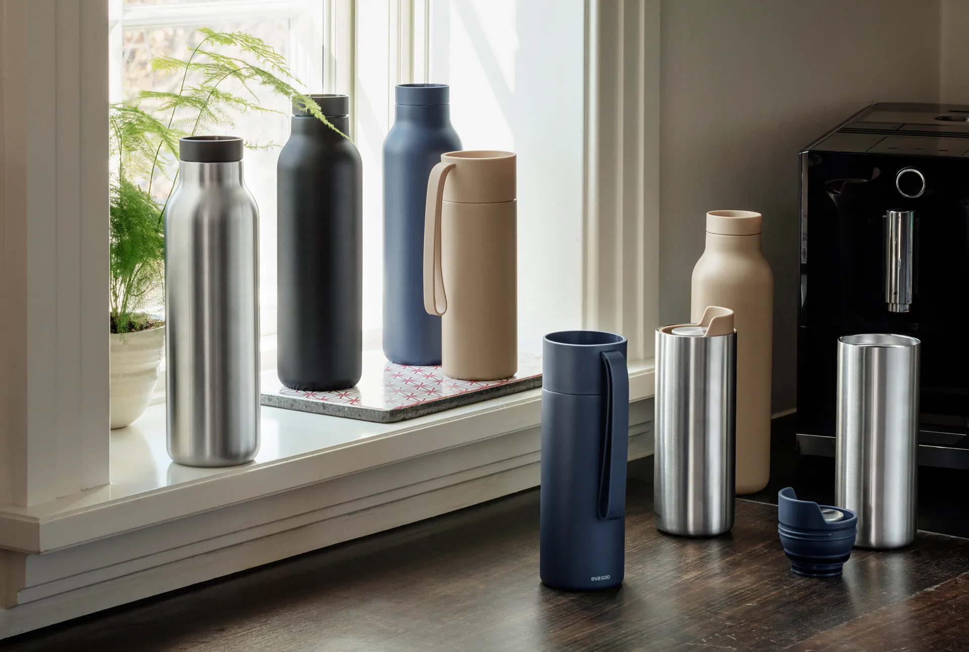 Urban thermos bottle 0.7 L, Steel-black Eva Solo
