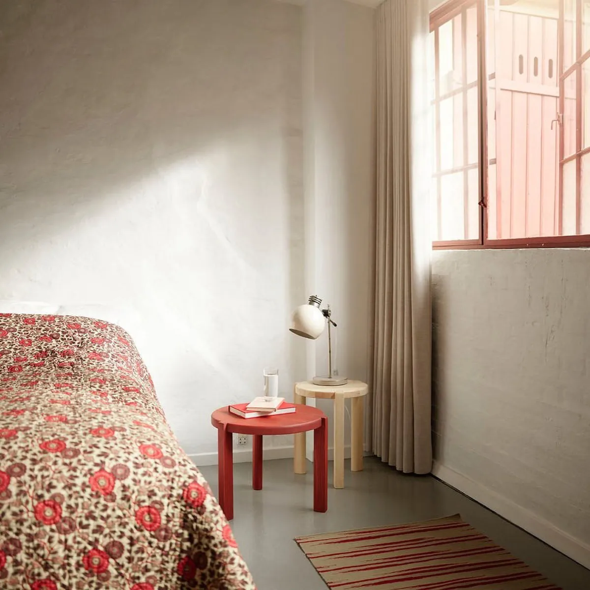D108 Ragnesminde coffee table Ø48 cm, Carmine red FDB Møbler
