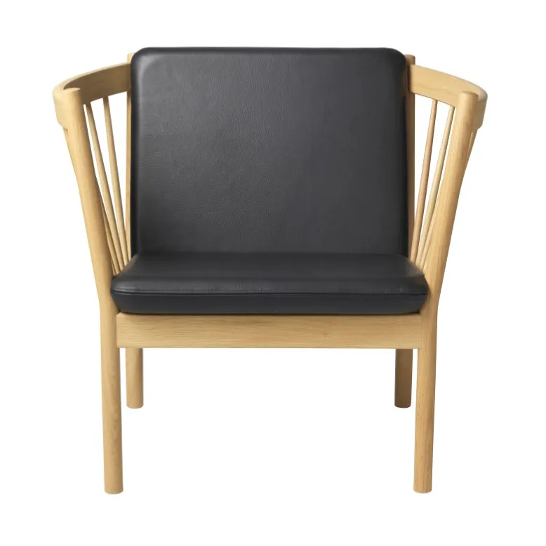 J146 armchair, Oak nature lacquered-black leather FDB Møbler