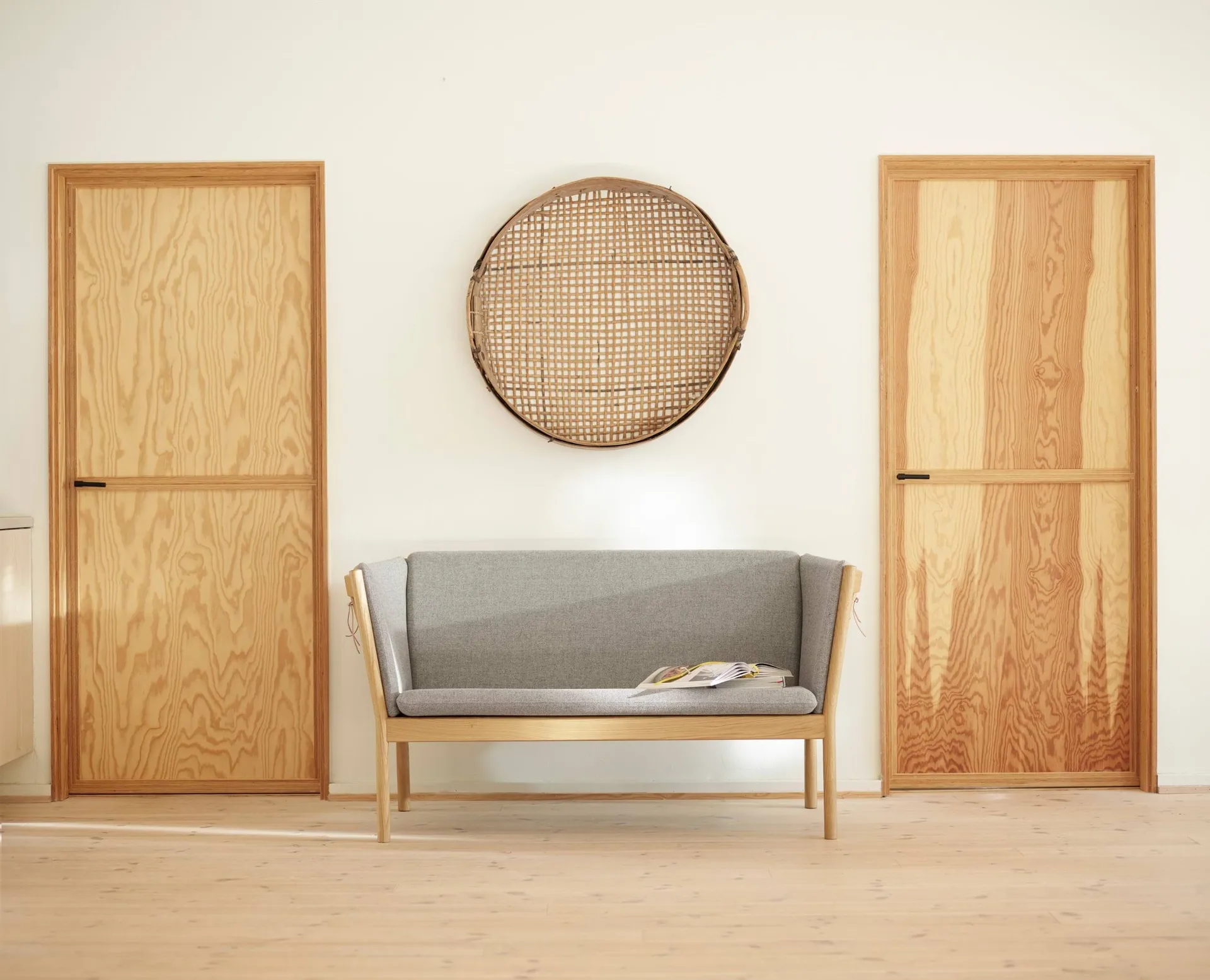 J149 sofa, Fabric brown-lacquered oak, 3-seater FDB Møbler