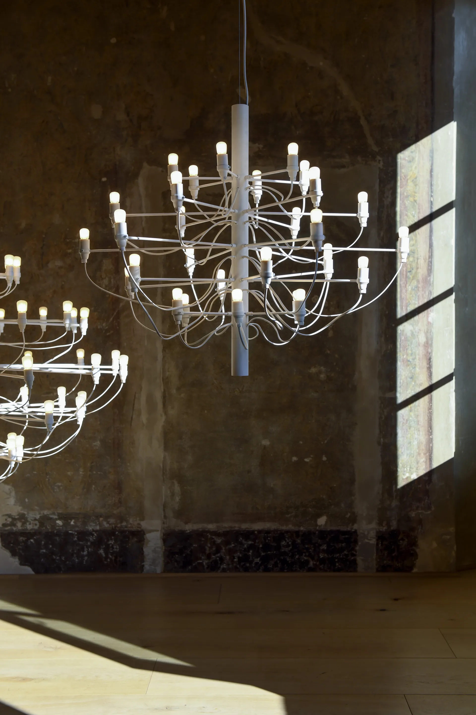 2097 Sarfatti chandelier, Brass 30 lamps Flos