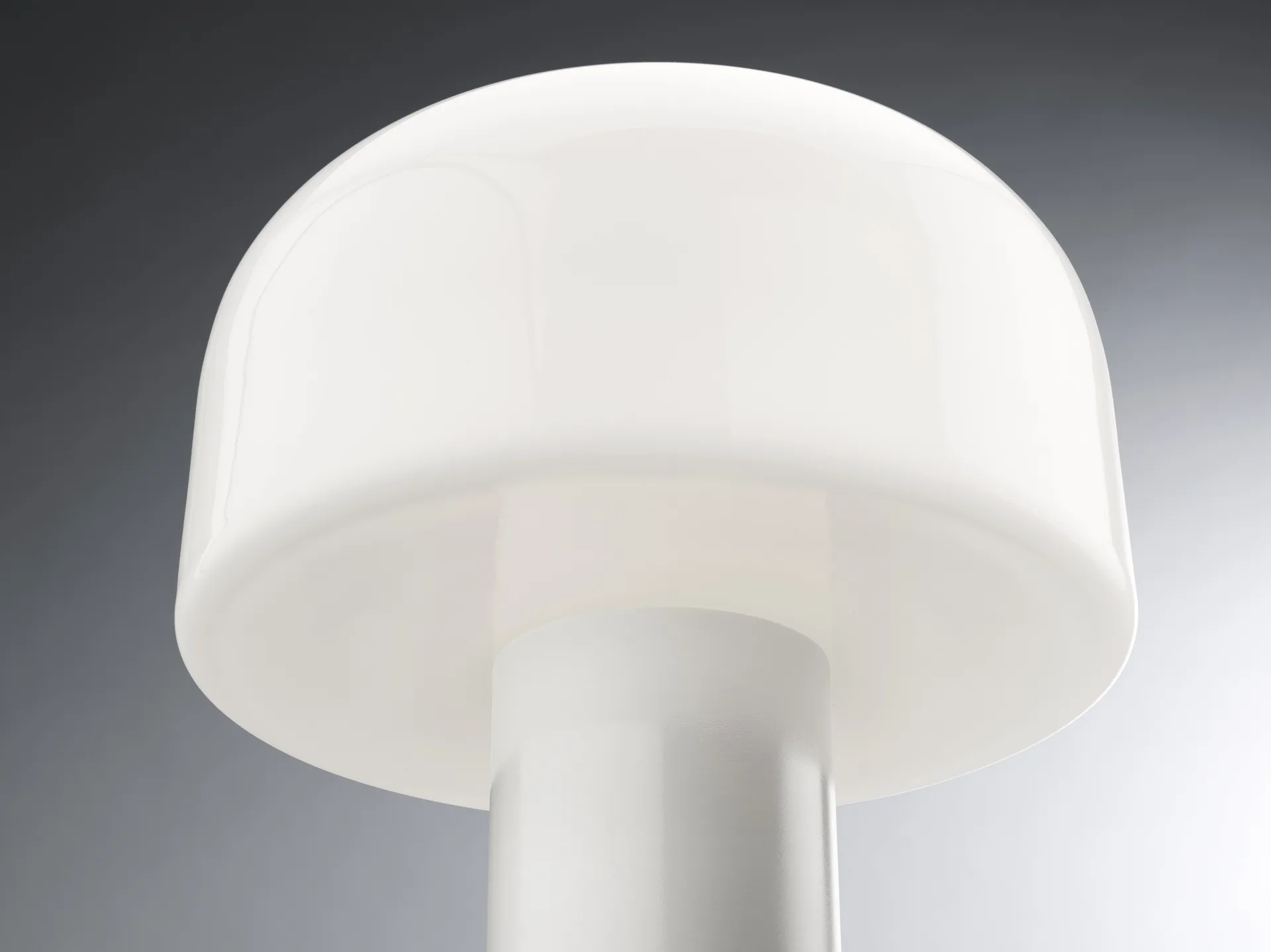 Bellhop Glass T table lamp, White Flos
