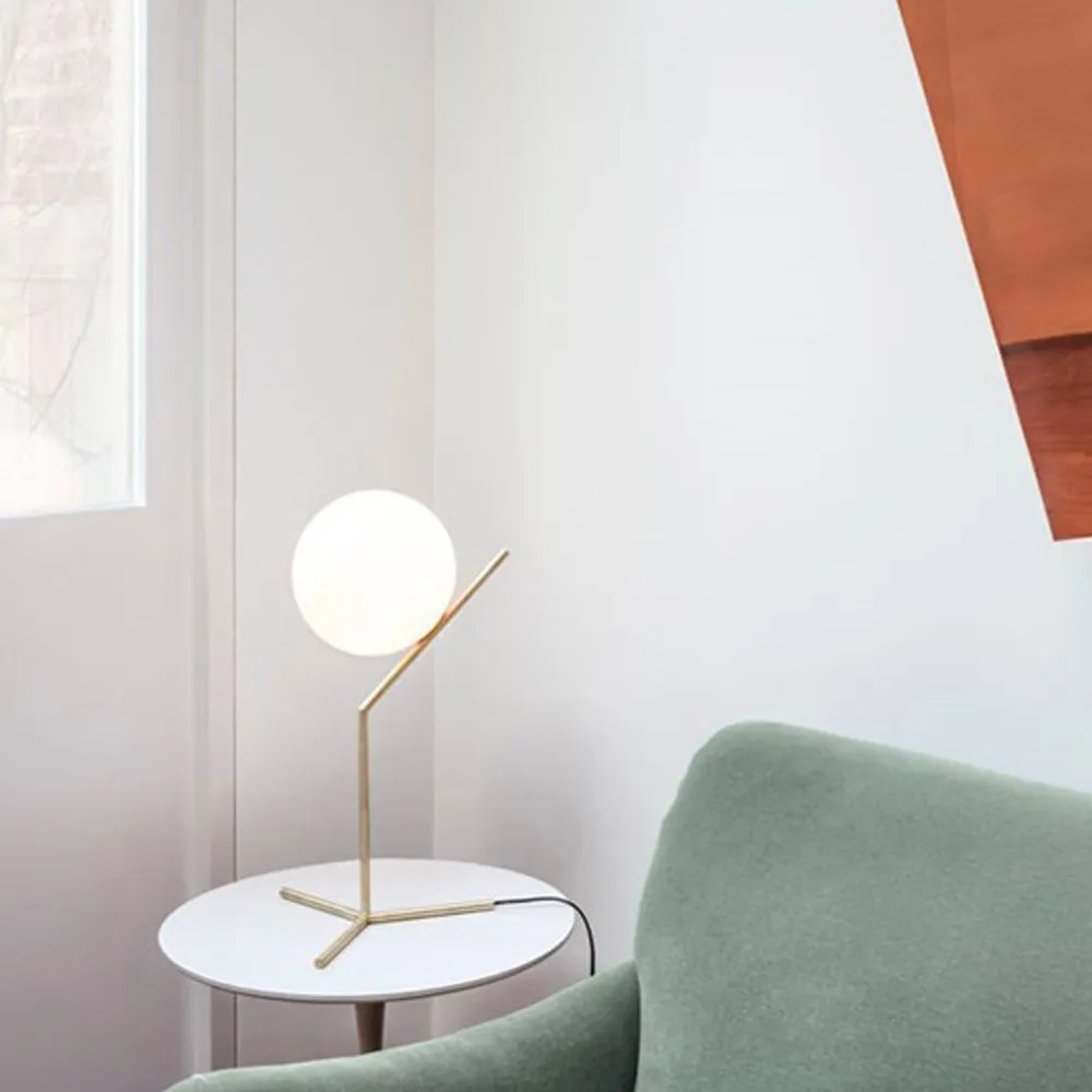 IC lights T2 table lamp, Brushed brass, opal Flos
