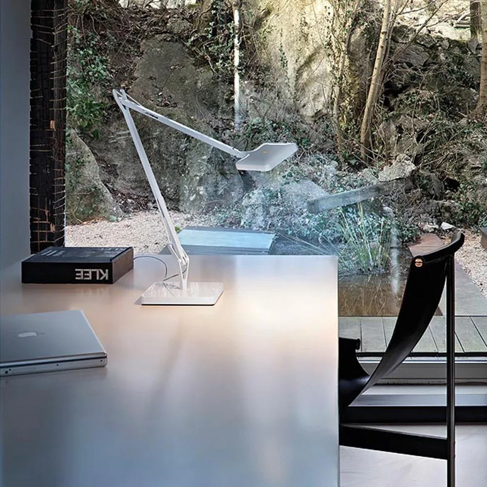 Kelvin T LED table lamp, Glossy black Flos
