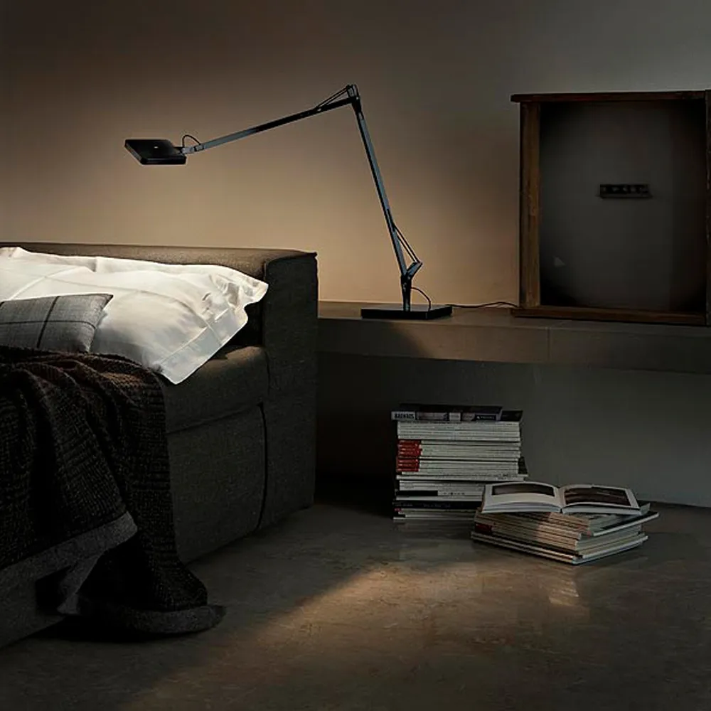 Kelvin T LED table lamp, Glossy black Flos
