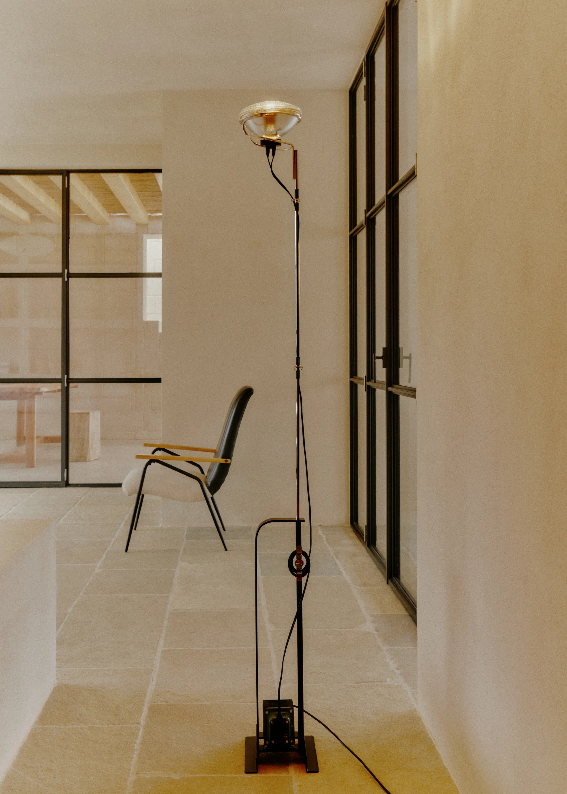Toio LED floor lamp - black (GB),  Flos