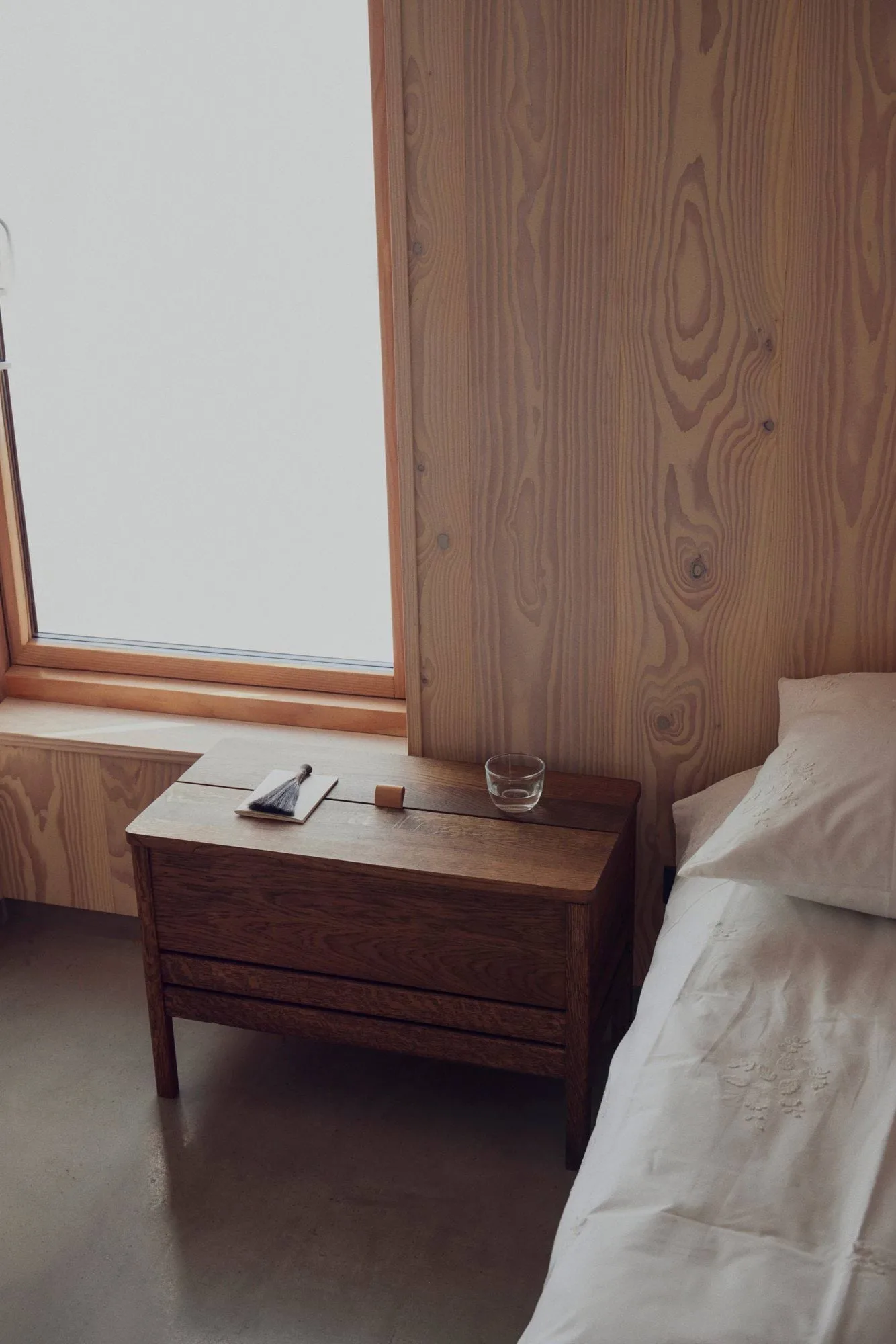 A Line storage bench 68 cm, Smoked oak Form & Refine