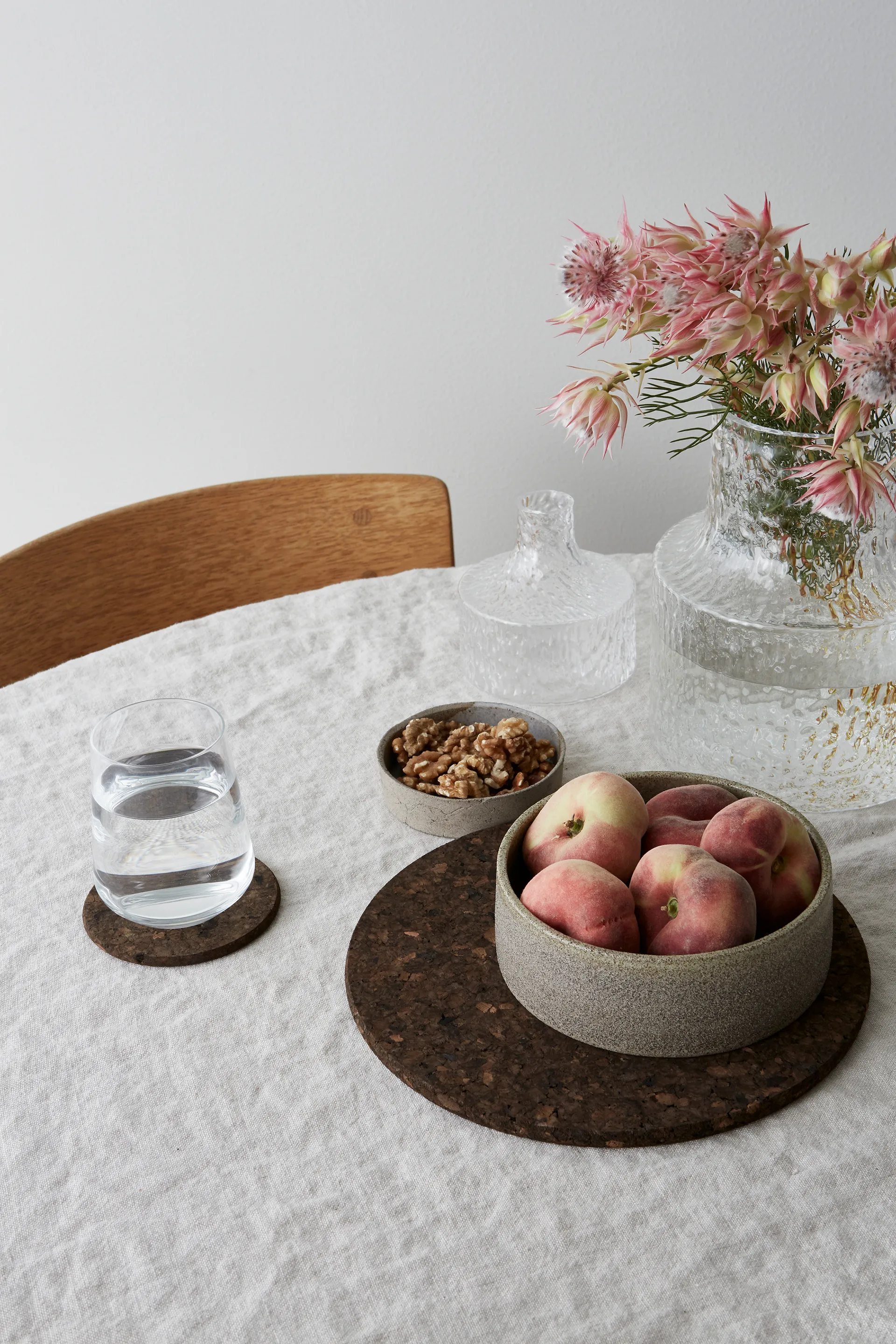 Cork trivet smoked, Ø27 cm Formgatan