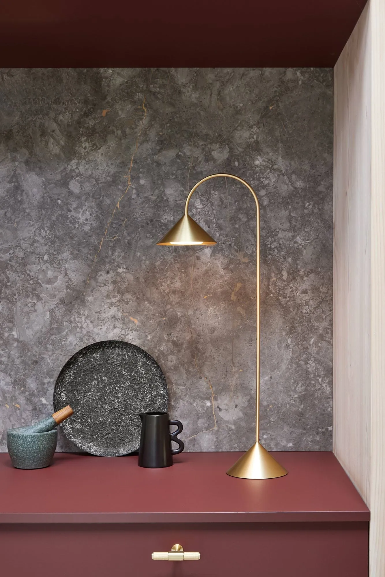Grasp portable table lamp, Solid brass, 72 cm Frandsen