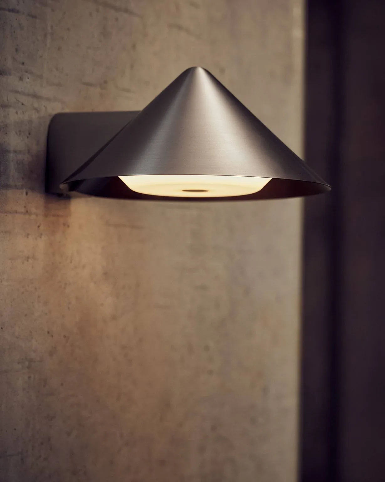 Grasp wall lamp, Brushed Stainless Steel Frandsen