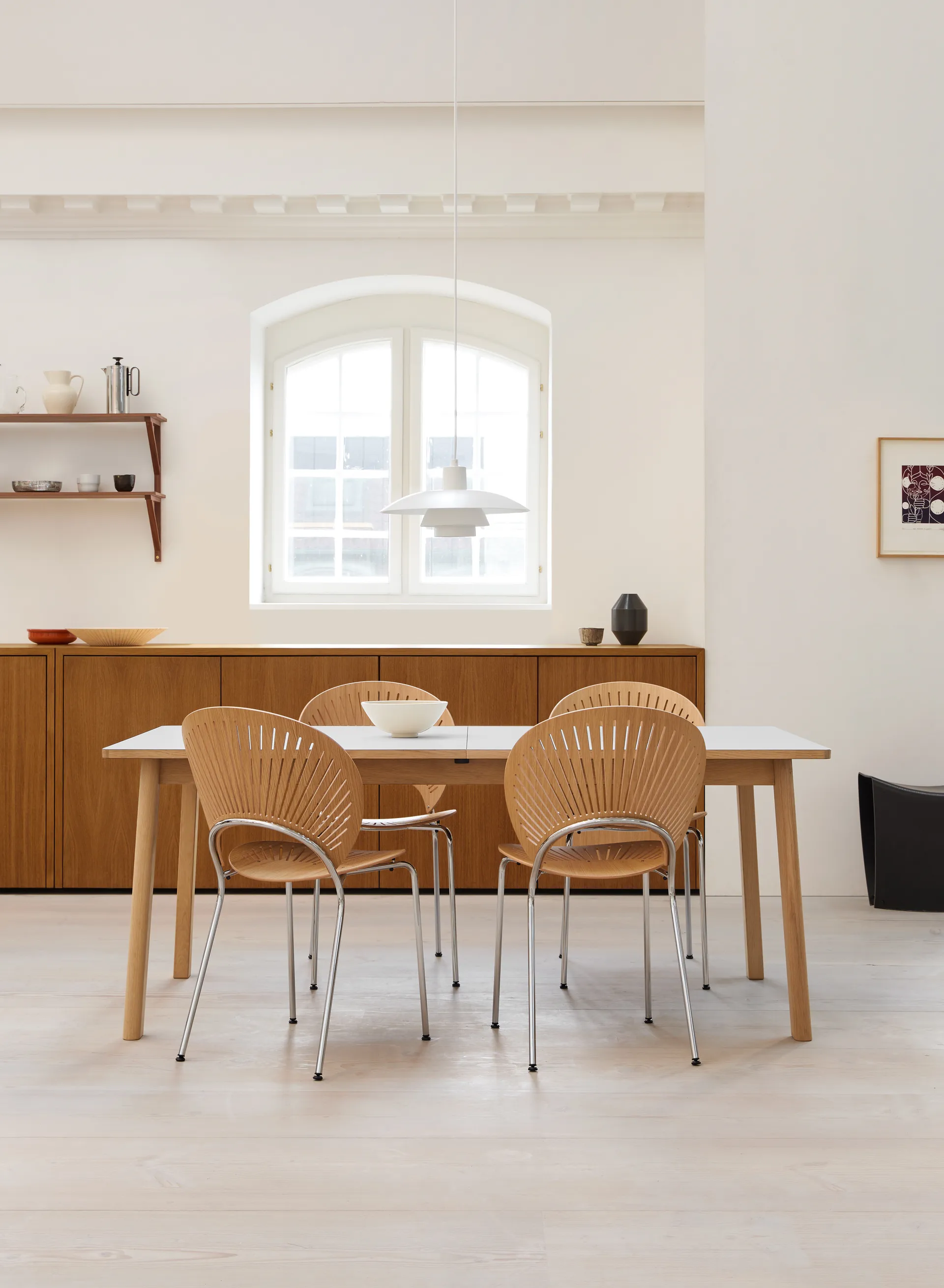 BM29 shelf 78x61 cm, Walnut lacquer Fredericia Furniture
