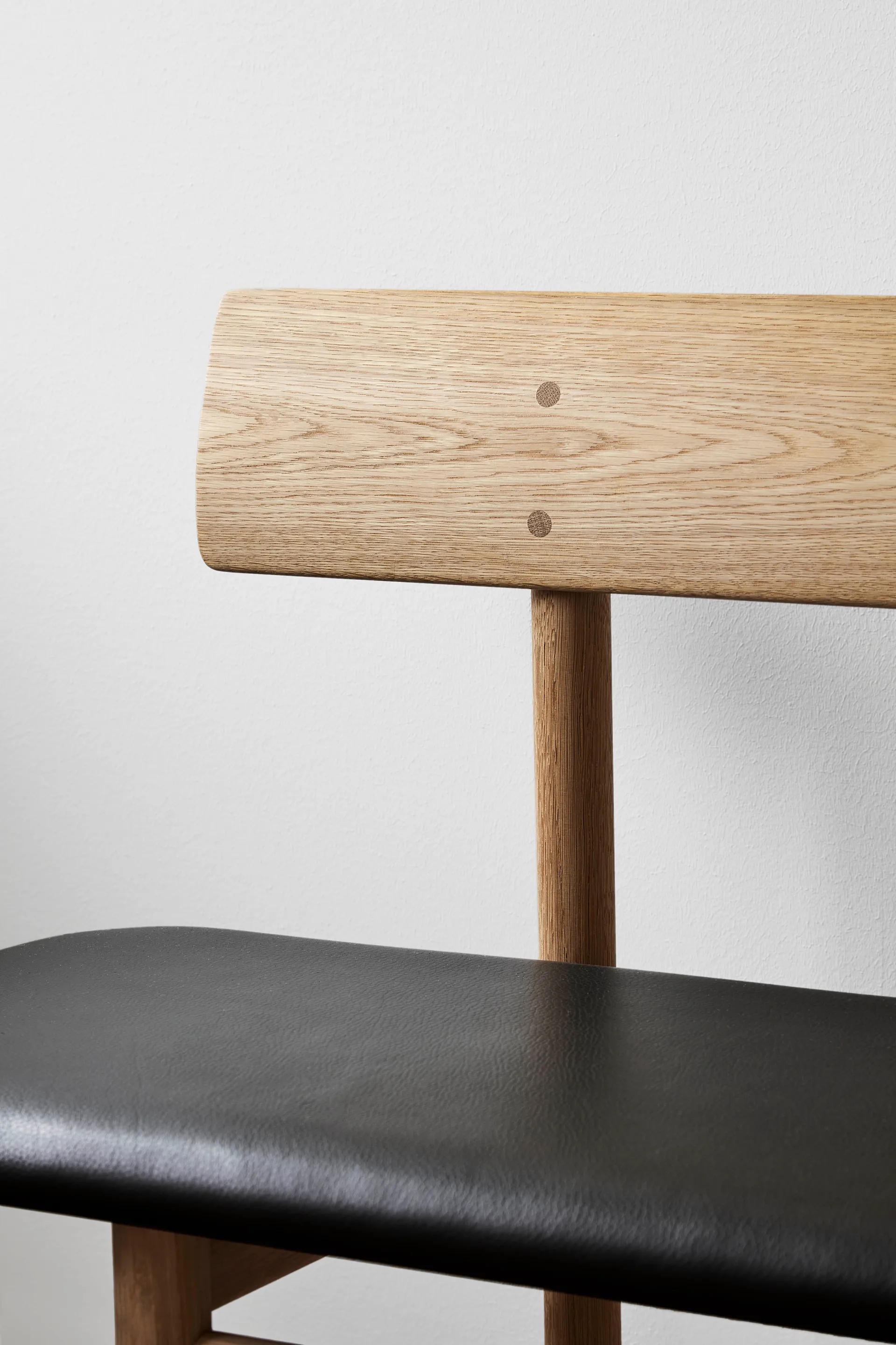 Mogensen 3171 bench, Soaped oak-leather omni 301 black Fredericia Furniture