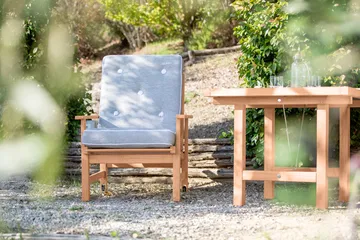05 armchair - Redwood - Fri Form