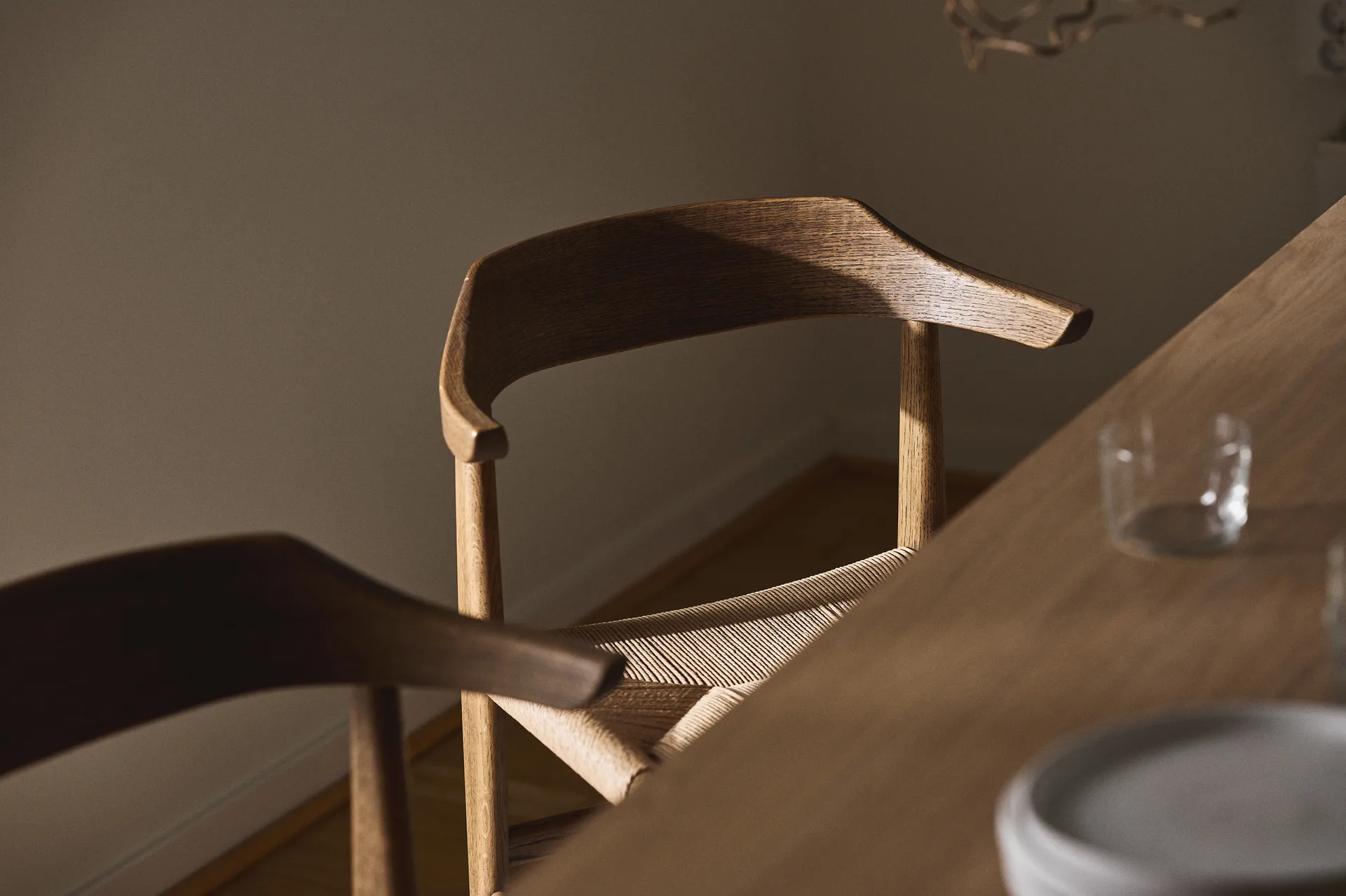 Hedda armchair, Oak-black-paper cord natural Gärsnäs