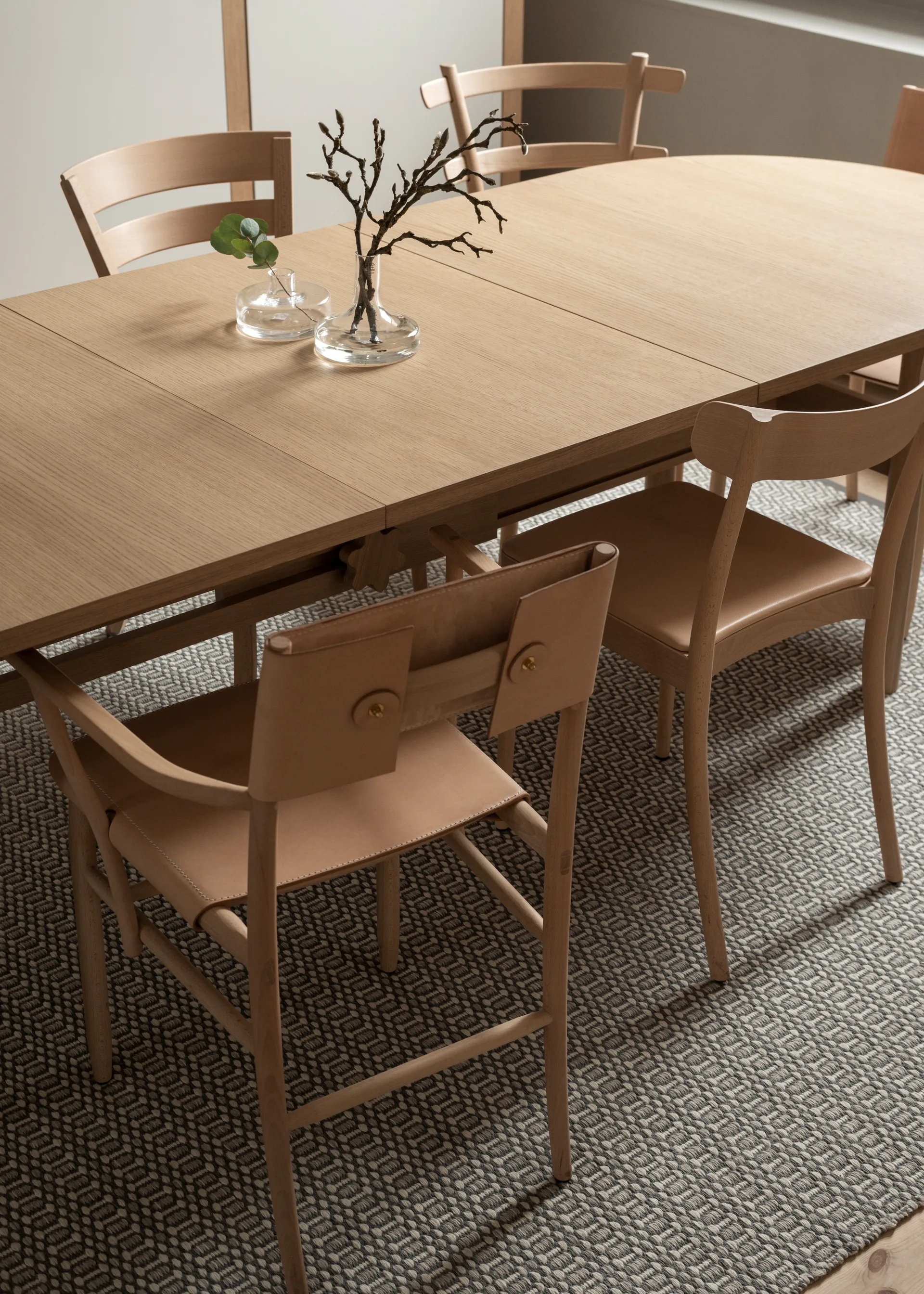 Madonna armchair, Beech-natural-Tärnsjö leather natural Gärsnäs