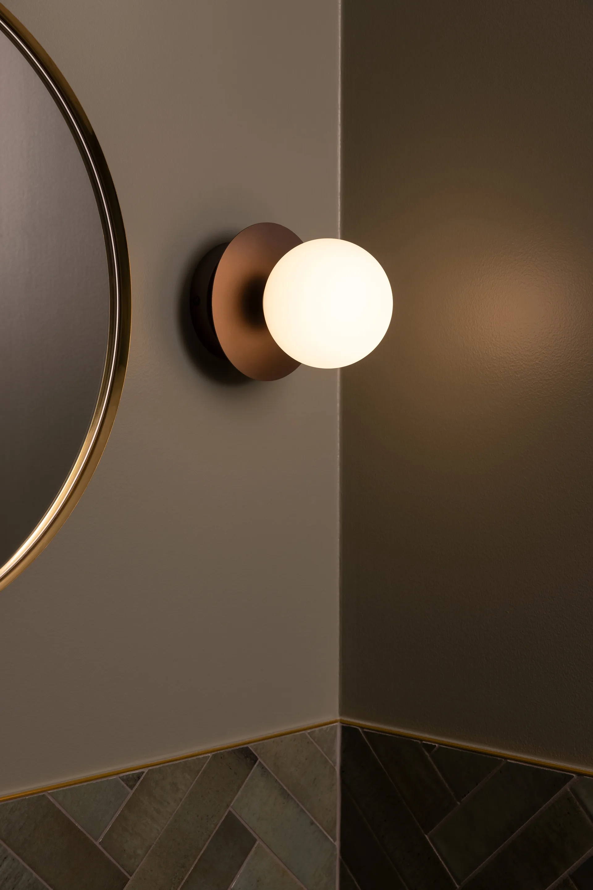 Art Deco ceiling, Bronze-white Globen Lighting
