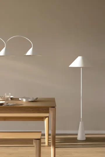 Cannes floor lamp 140 cm - White - Globen Lighting