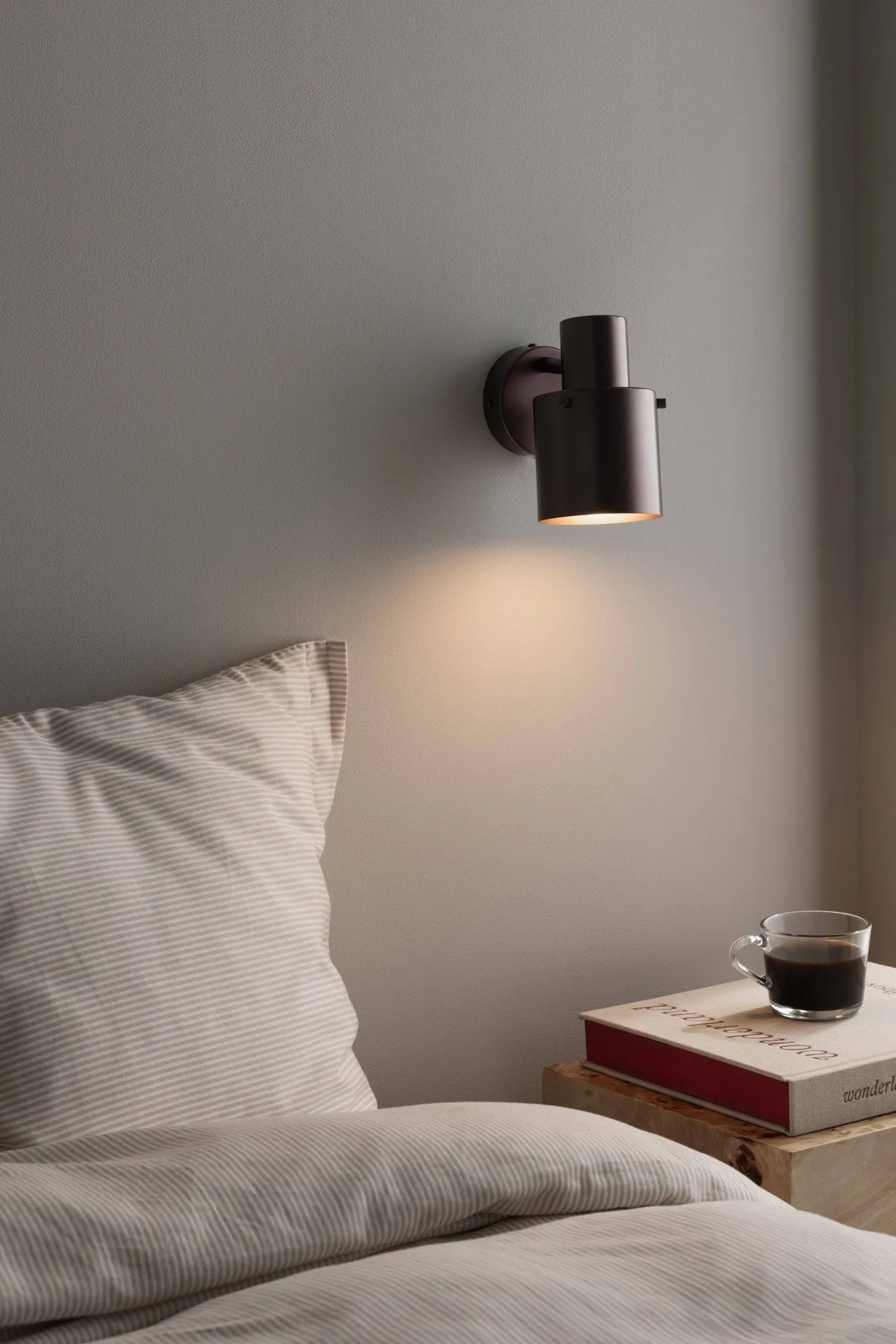 Clark 1 wall lamp, Bronze (brown) Globen Lighting