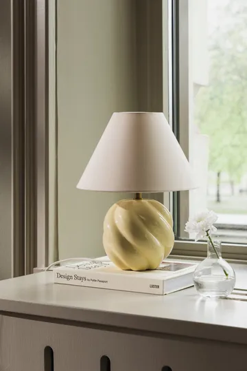 Dahlia table lamp - Butter yellow - Globen Lighting
